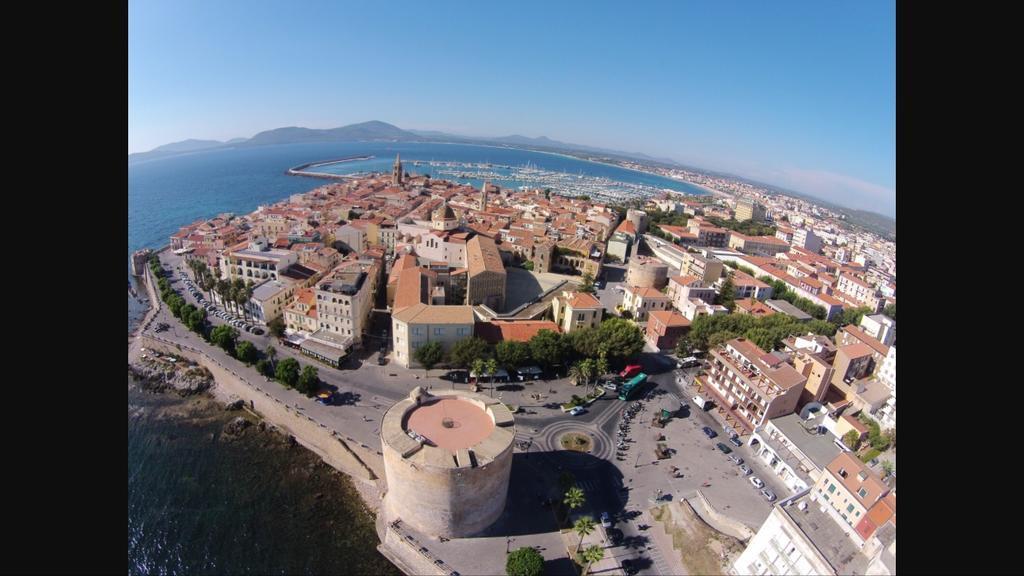 Cozy Apartment Mati Alghero Historic Center Bagian luar foto
