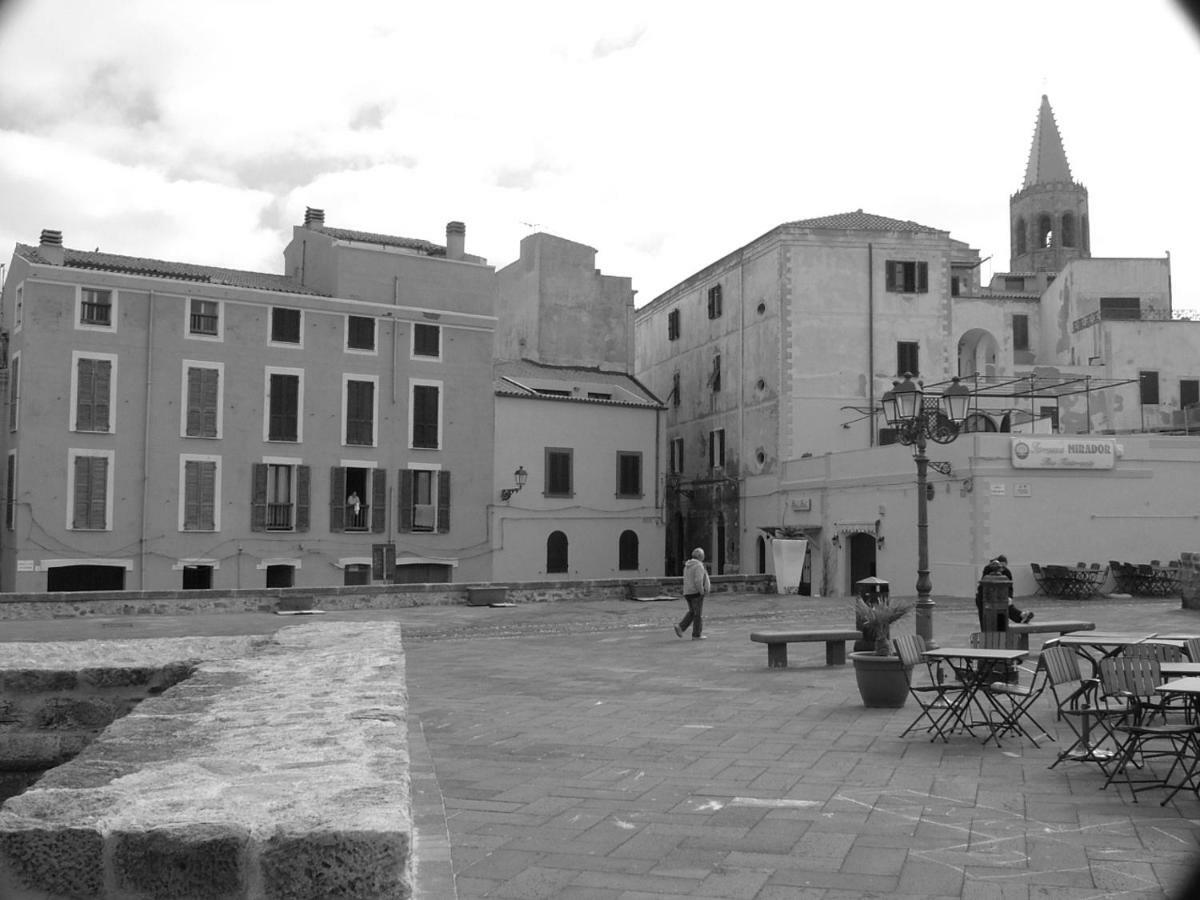 Cozy Apartment Mati Alghero Historic Center Bagian luar foto